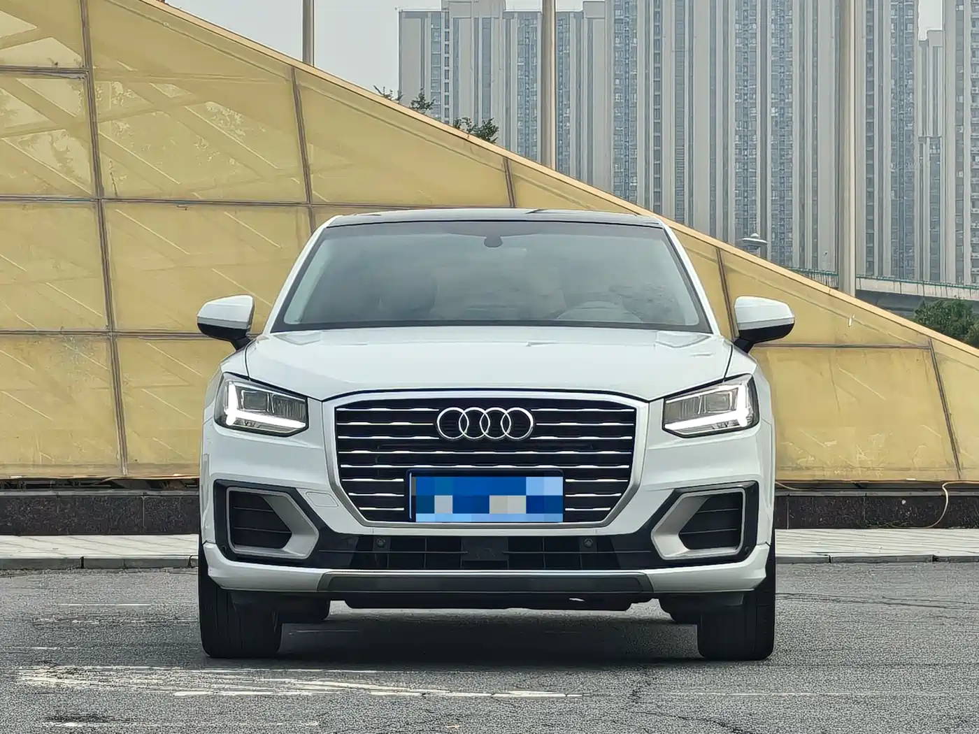 Photo 2 - Audi Q2L