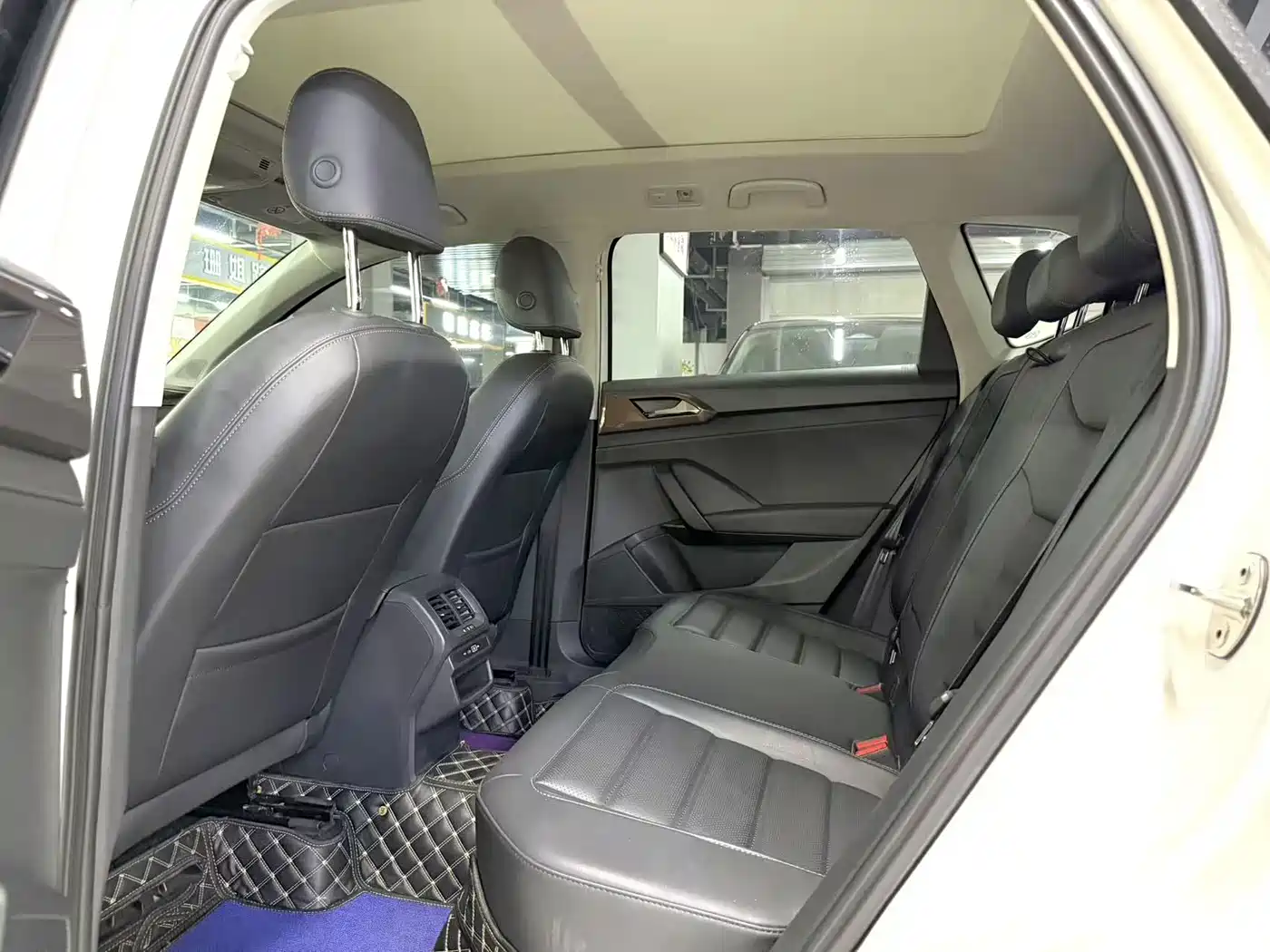 Volkswagen Tharu 2022 280TSI FWD Luxury Edition фото 6