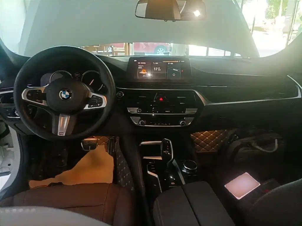 BMW 5 Series 2018 525Li M Sport Package фото 10