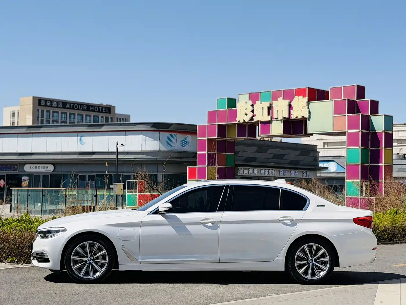 BMW 5 Series New Energy 2019 530Le Luxury Package фото 3
