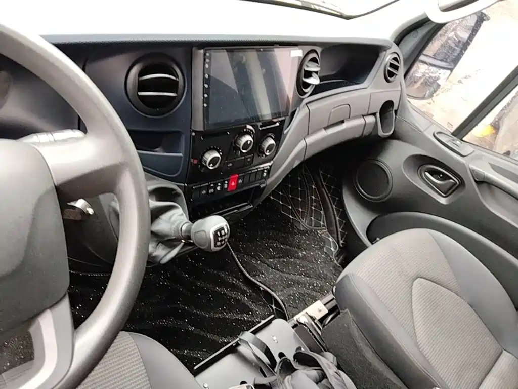 Iveco Daily 2025 2021 2.0T Manual Chaorui Short Wheelbase Low Roof Sliding Door F1A
