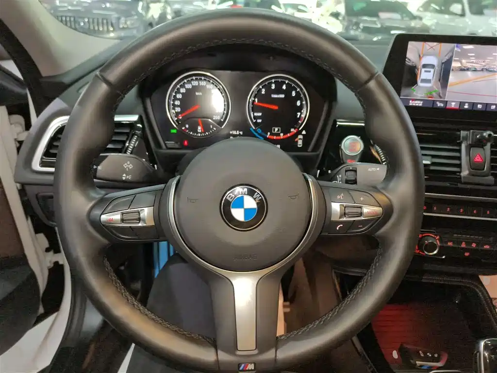 BMW 1 Series 2023 125i M Sport Shadow Edition фото 7