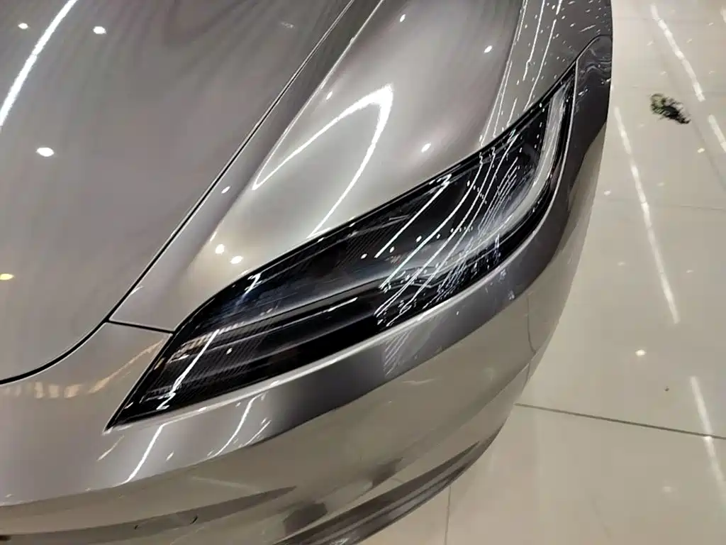 Фото 24 - Tesla Model 3