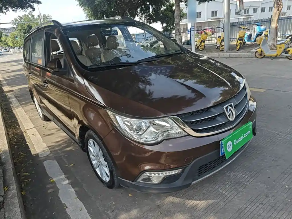 Baojun 730 2015 2014 1.5L Manual Luxury Navigation ESP Edition 7-Seater