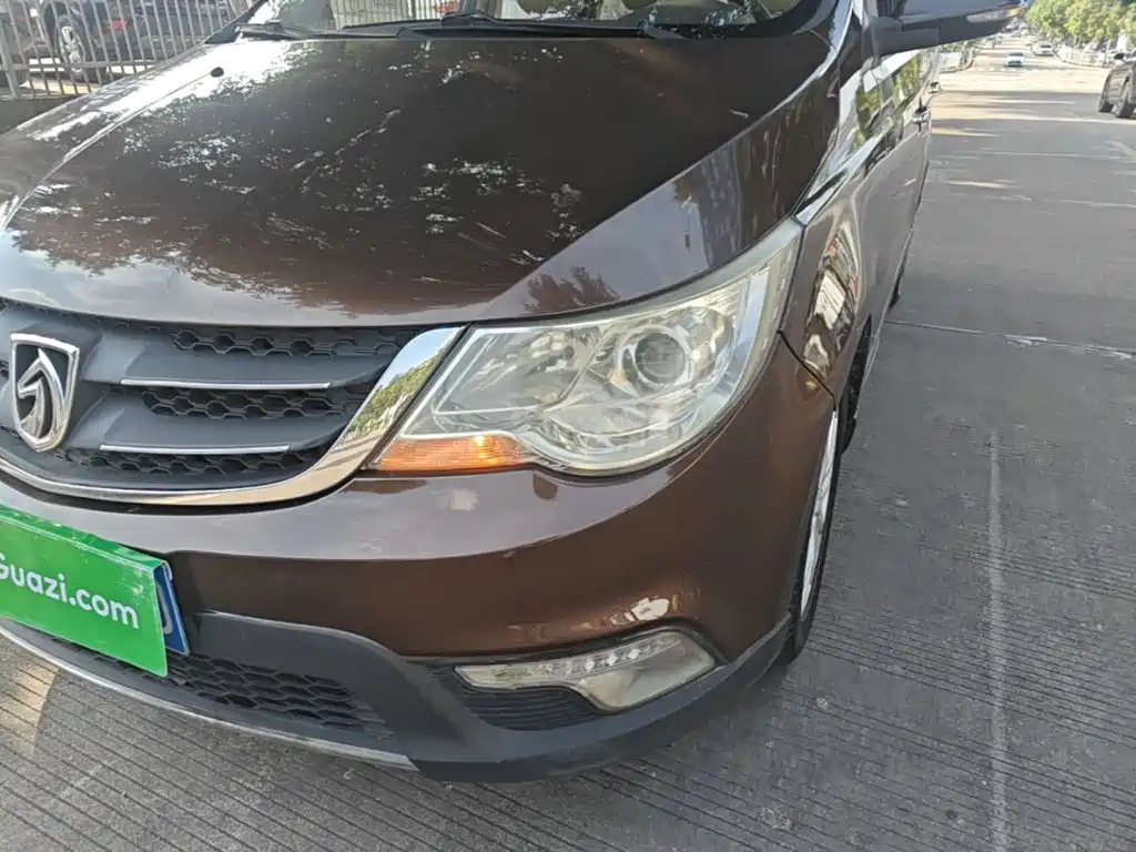 Baojun 730 2015 2014 1.5L Manual Luxury Navigation ESP Edition 7-Seater