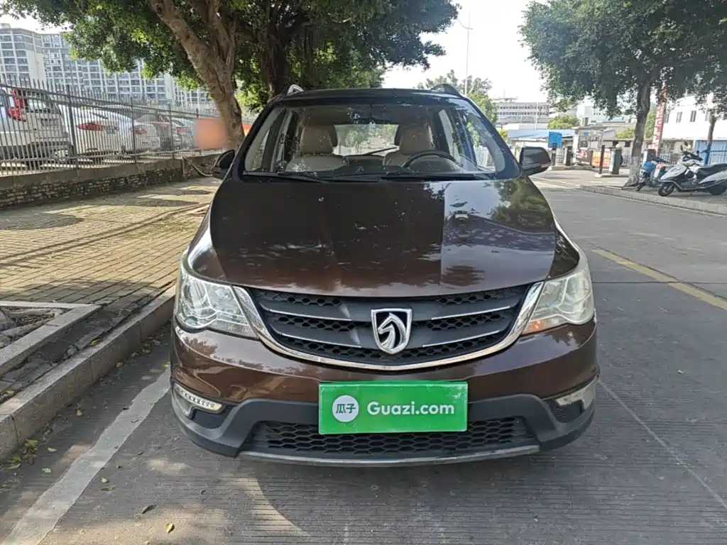Baojun 730 2015 2014 1.5L Manual Luxury Navigation ESP Edition 7-Seater