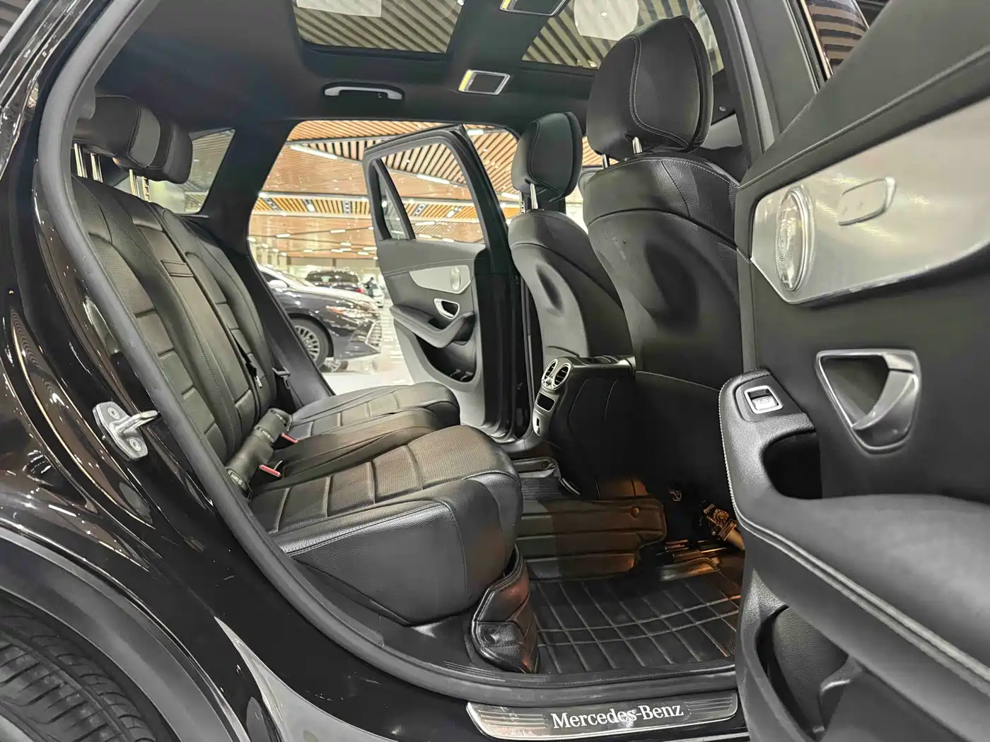 MERCEDES-BENZ GLC