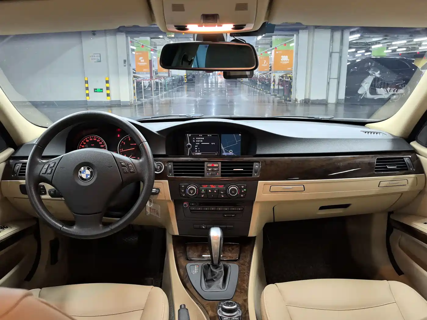 BMW 3 Series (Import) 2010 320i Luxury фото 8