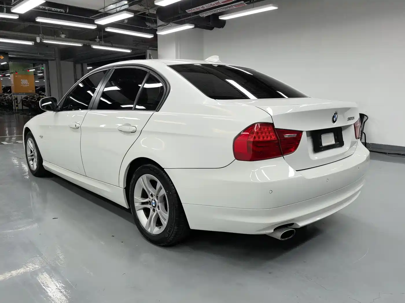 BMW 3 Series (Import) 2010 320i Luxury фото 14