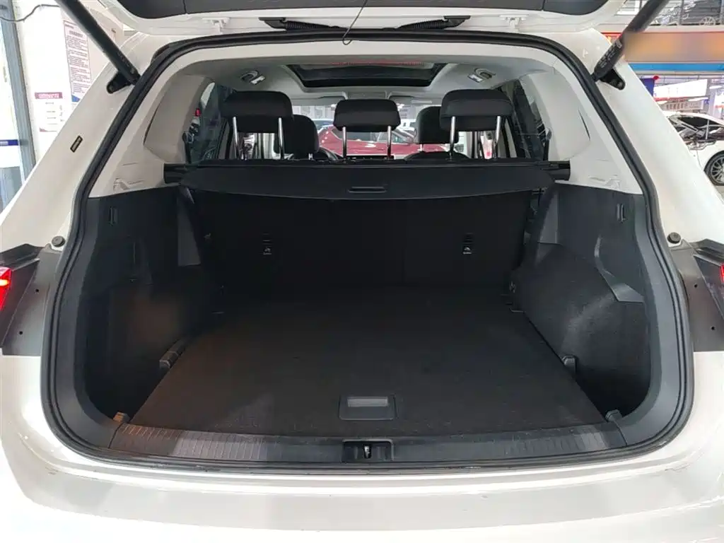 Volkswagen Tiguan L 2022 330TSI Auto 2WD R-Line Premium Edition фото 19