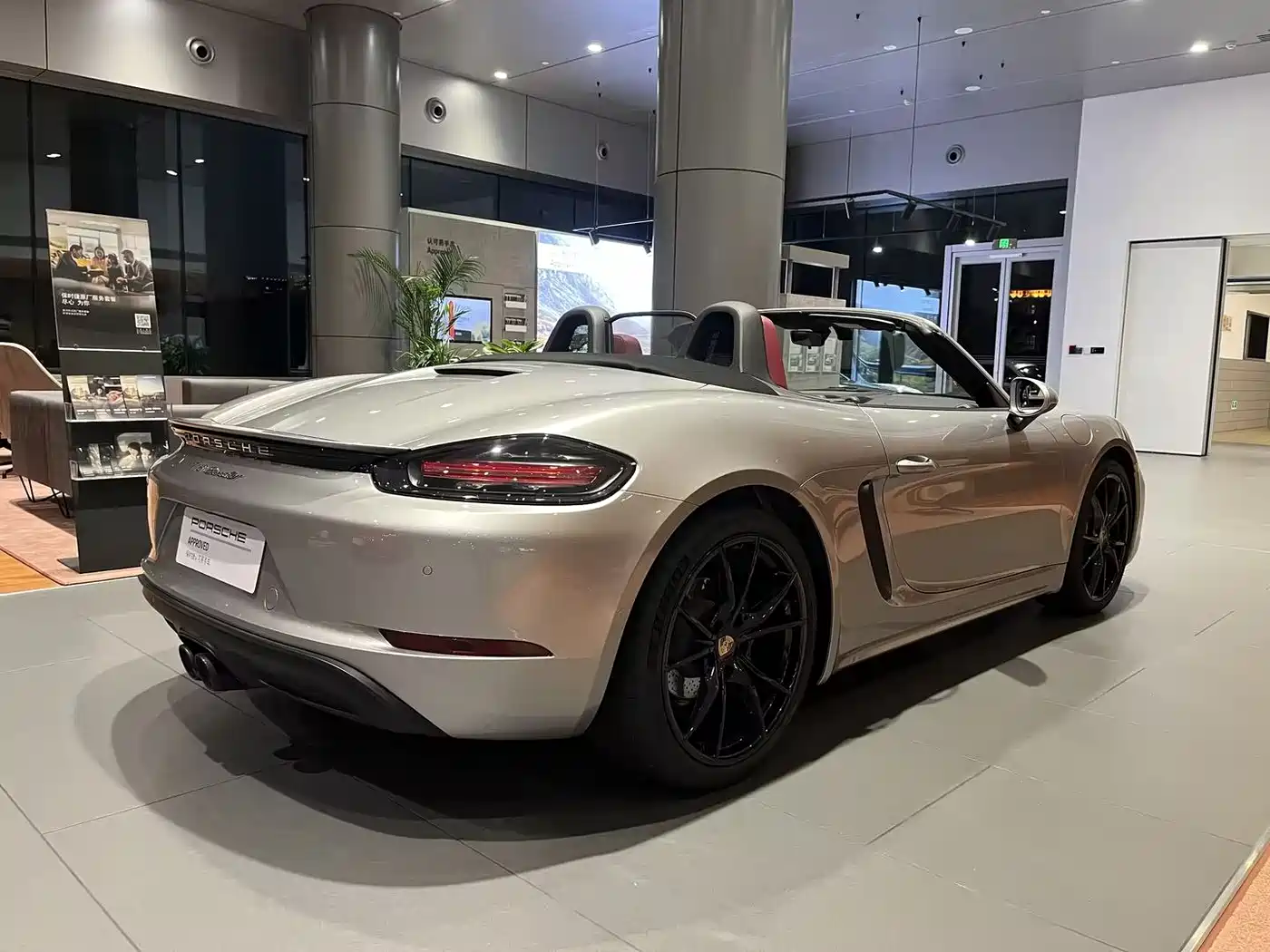 Porsche 718 2022 Boxster 2.0T фото 3