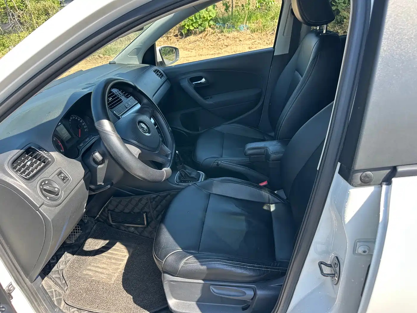 Volkswagen Polo 2016 1.4L Automatic Trend фото 4