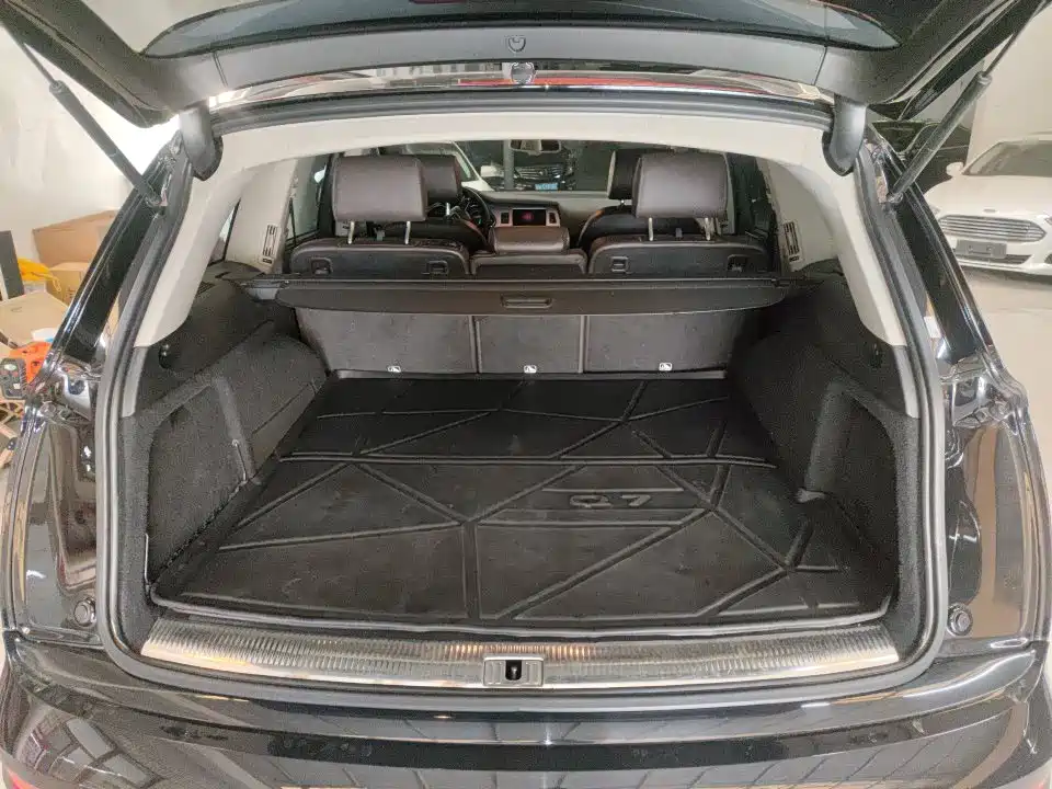 Фото 9 - Audi Q7