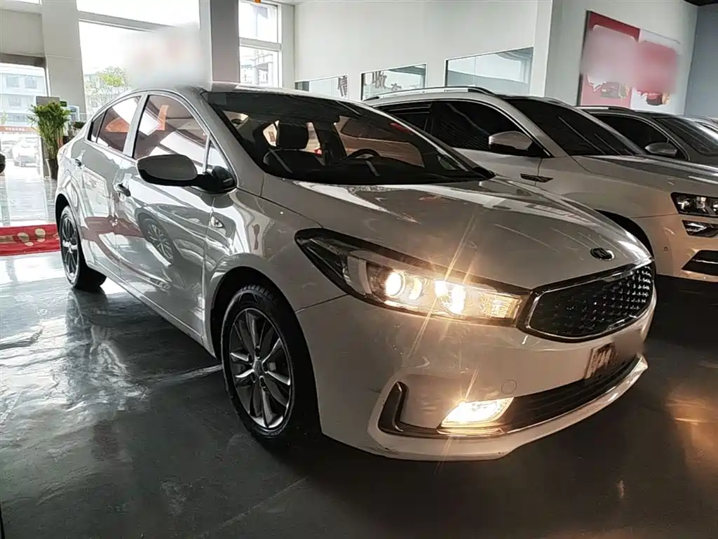 Kia K3 2017 1.6L Automatic 15th Anniversary Special GLS фото 4