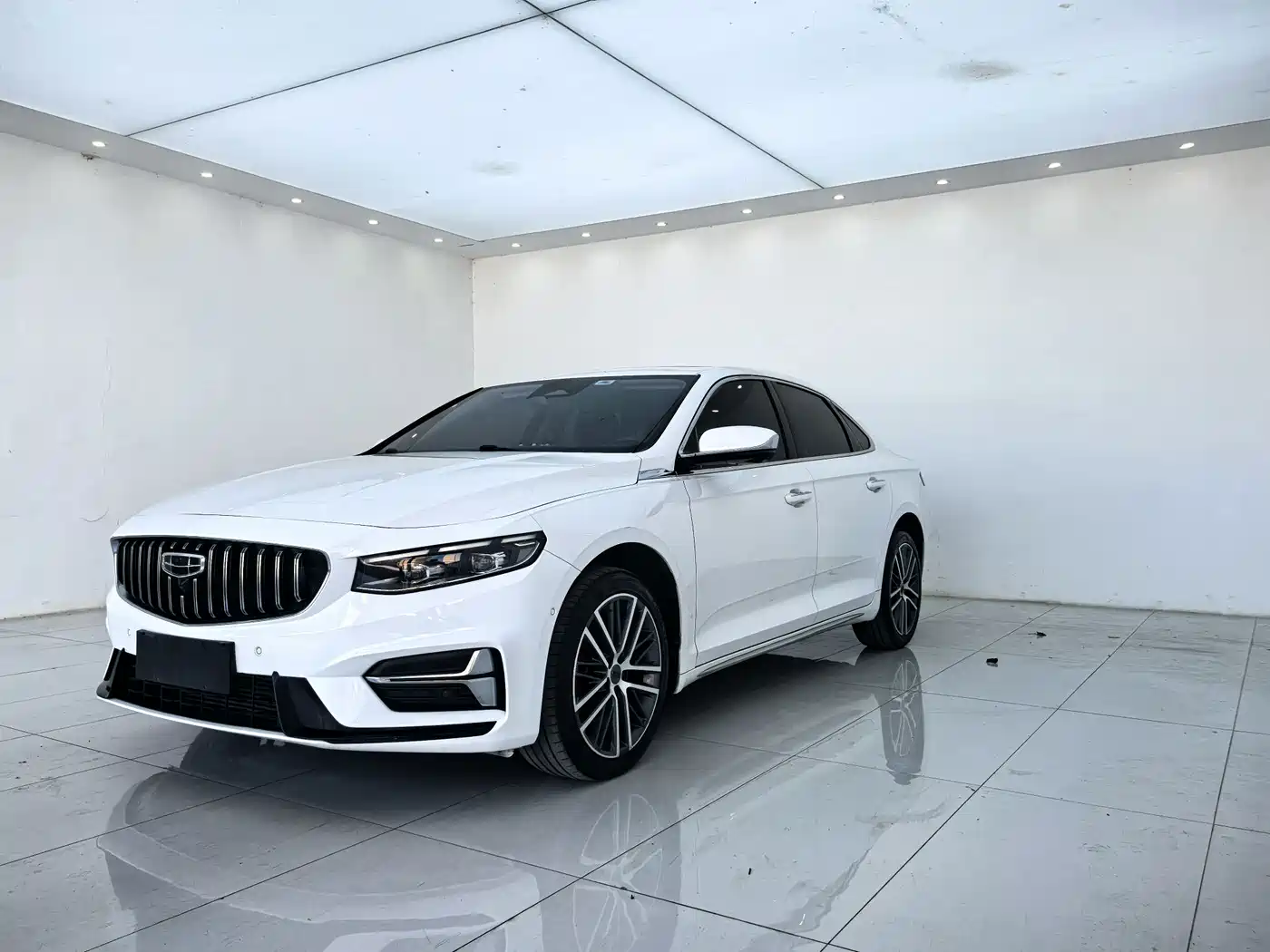 Фото 1 - Geely Preface