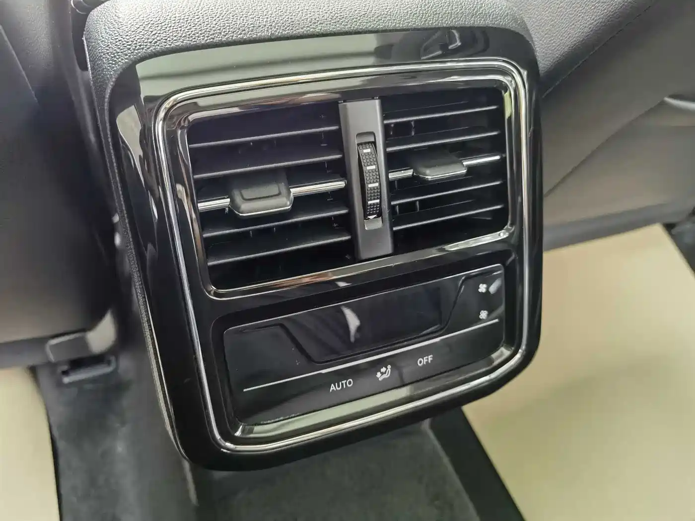 Volkswagen Passat 2022 330TSI Luxury Edition фото 8