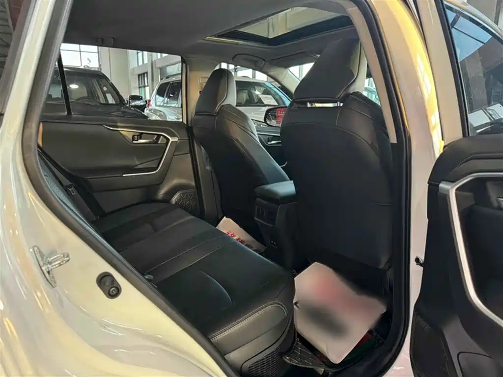 Toyota Wildlander 2020 Dual Engine 2.5L E-CVT FWD Luxury фото 14