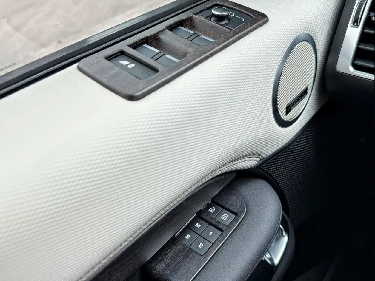 Land Rover Discovery 2021 360PS R-Dynamic HSE фото 9