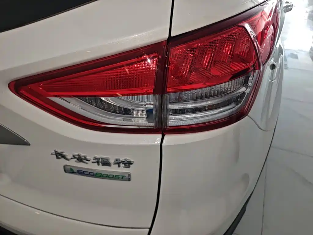 Фото 8 - Ford Kuga