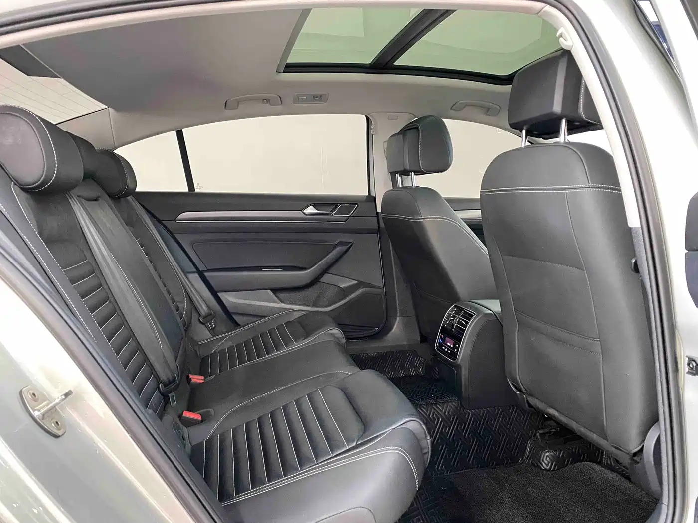 Volkswagen Magotan 2020 330TSI DSG Leading фото 25