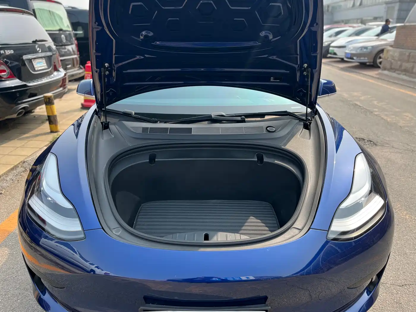 TESLA MODEL 3