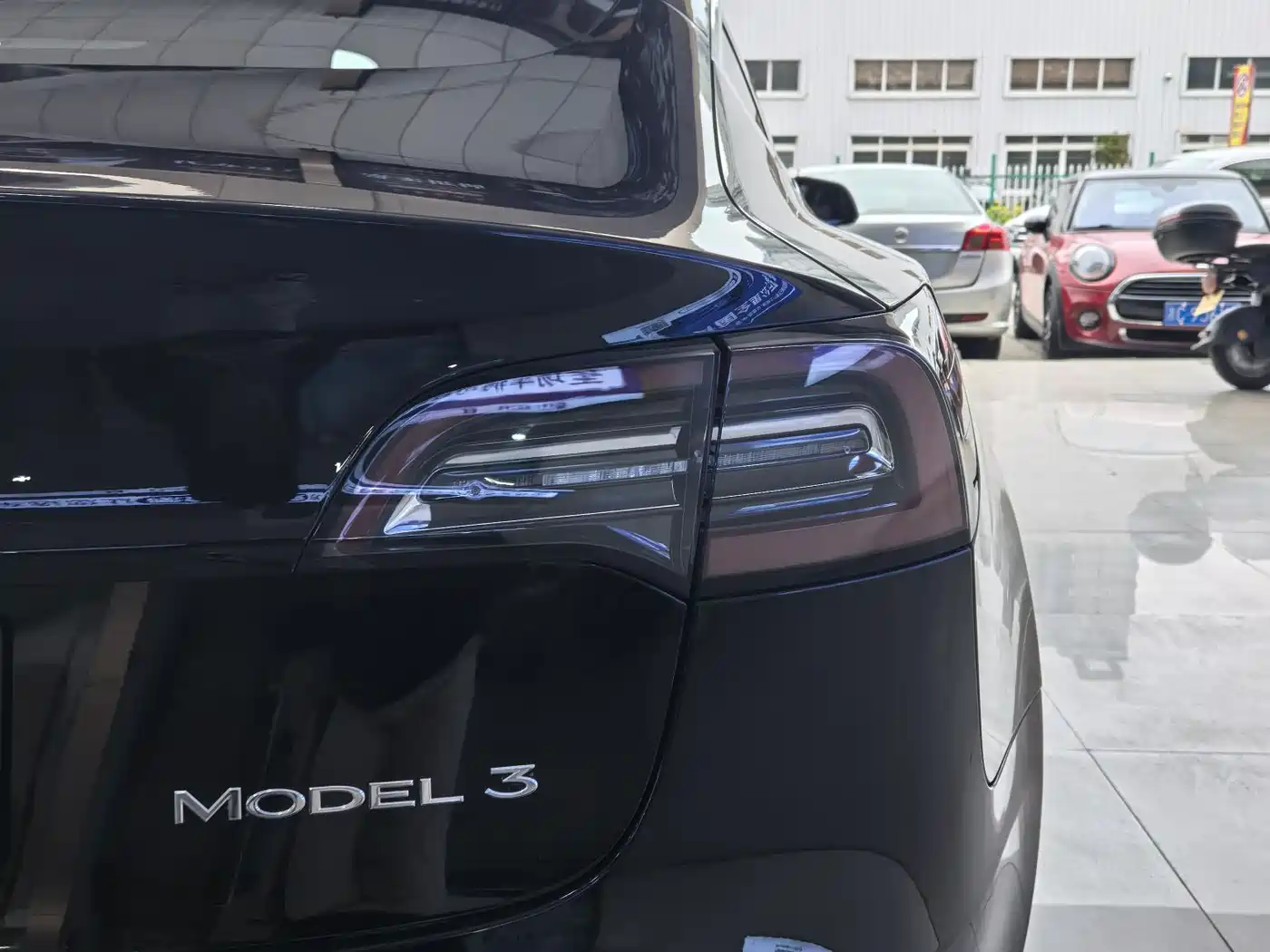 TESLA MODEL 3