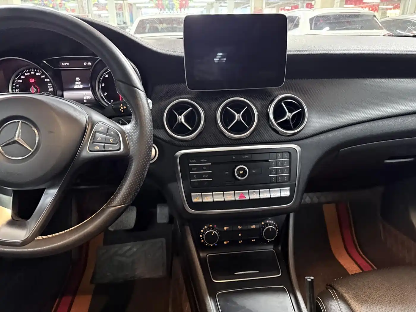Mercedes-Benz GLA 2017 GLA 220 4MATIC Fashion фото 12