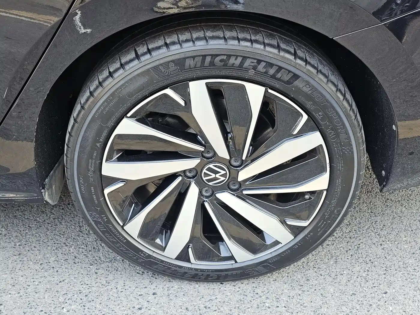 Volkswagen Passat 2022 330TSI Starlight Luxury Edition фото 12