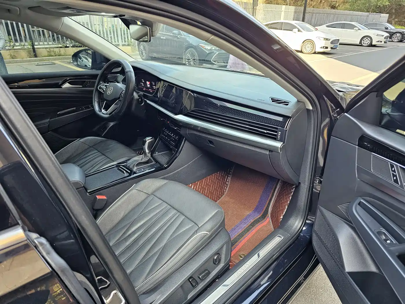 Volkswagen Passat 2022 330TSI Starlight Luxury Edition фото 15