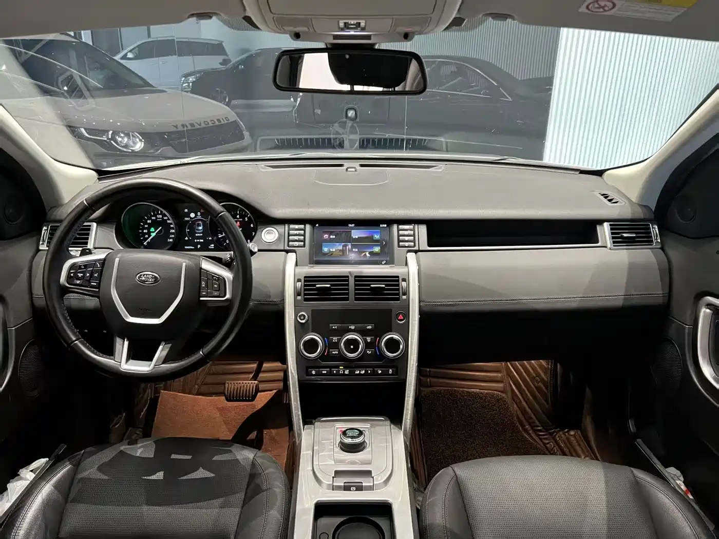 Land Rover Discovery Sport 2018 240PS SE Edition фото 7