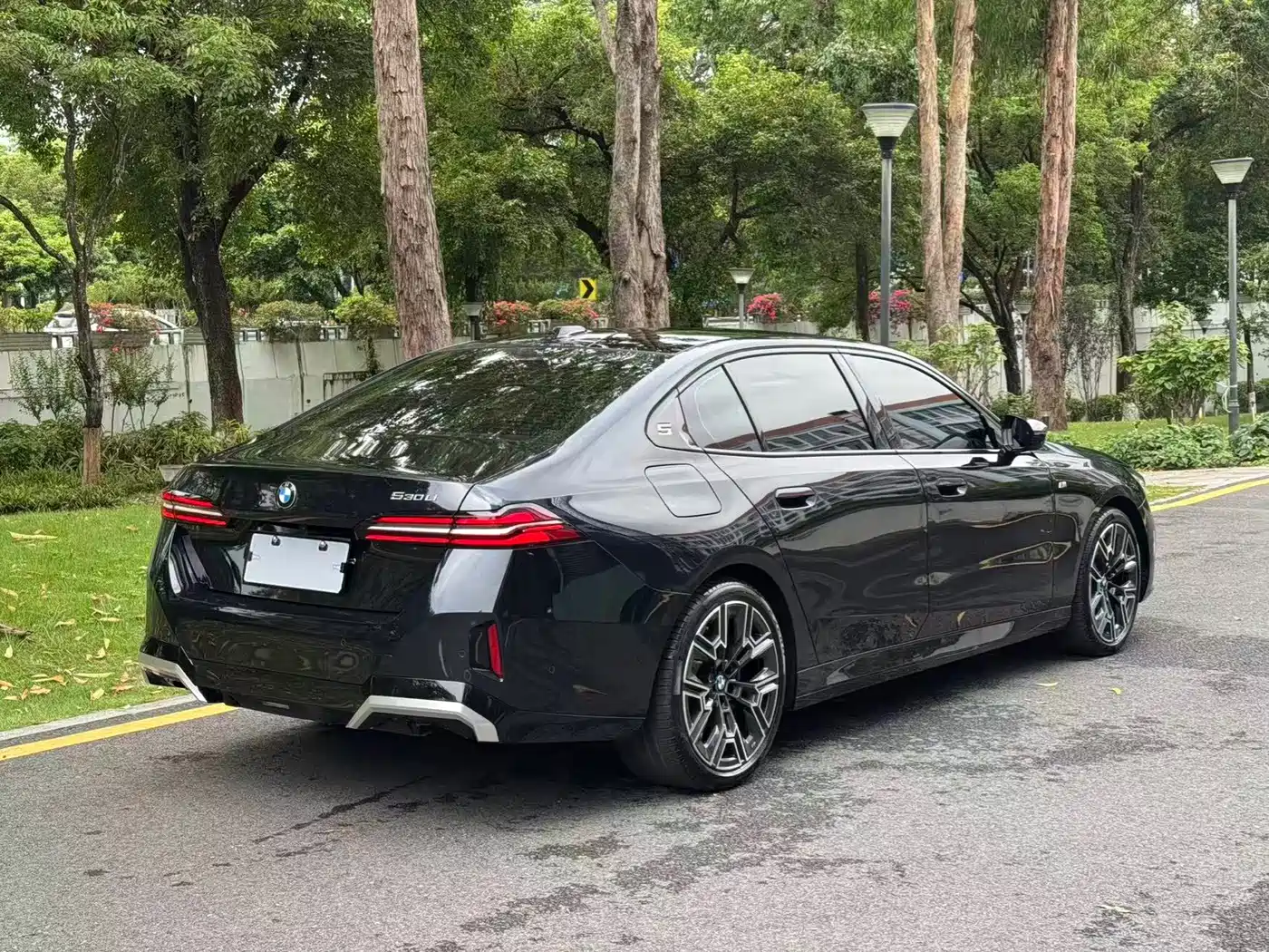 BMW 5 Series 2024 530Li Premium M Sport Package фото 16