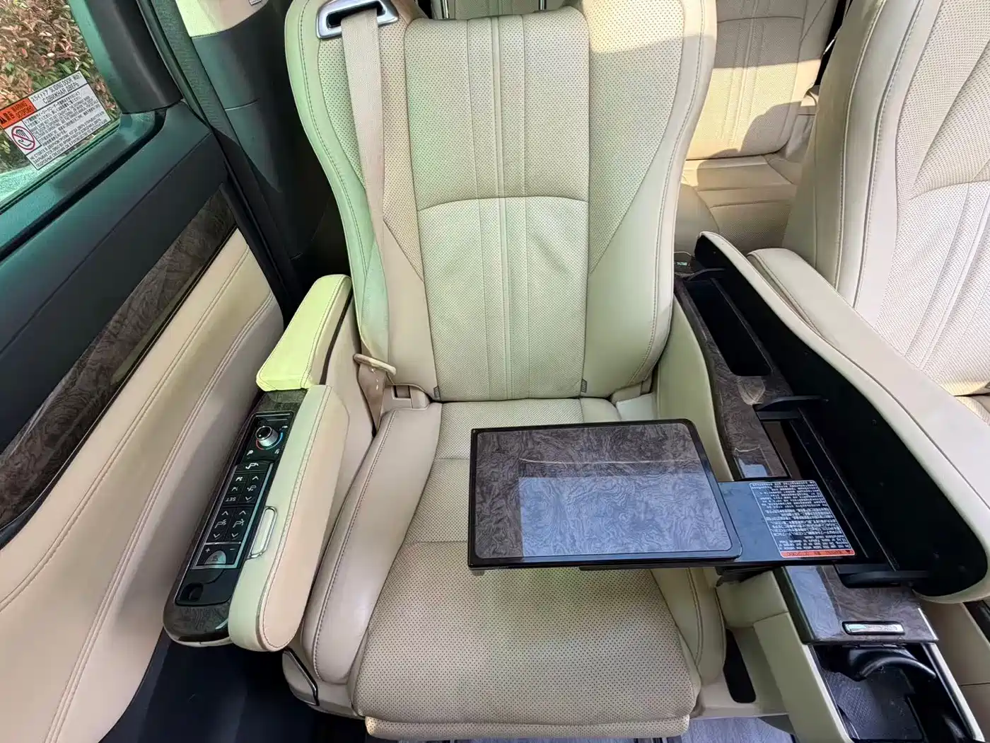 Toyota Alphard 2021 Hybrid 2.5L Premium фото 17