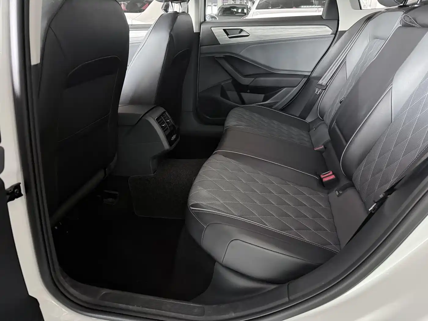 Volkswagen Sagitar 2023 300TSI DSG Excellence Edition фото 10