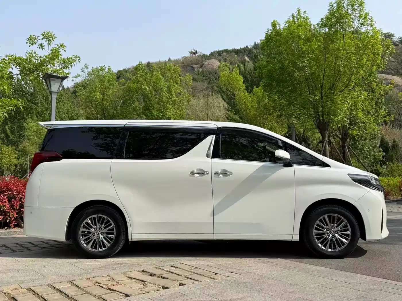 Toyota Alphard 2021 Hybrid 2.5L Premium фото 6
