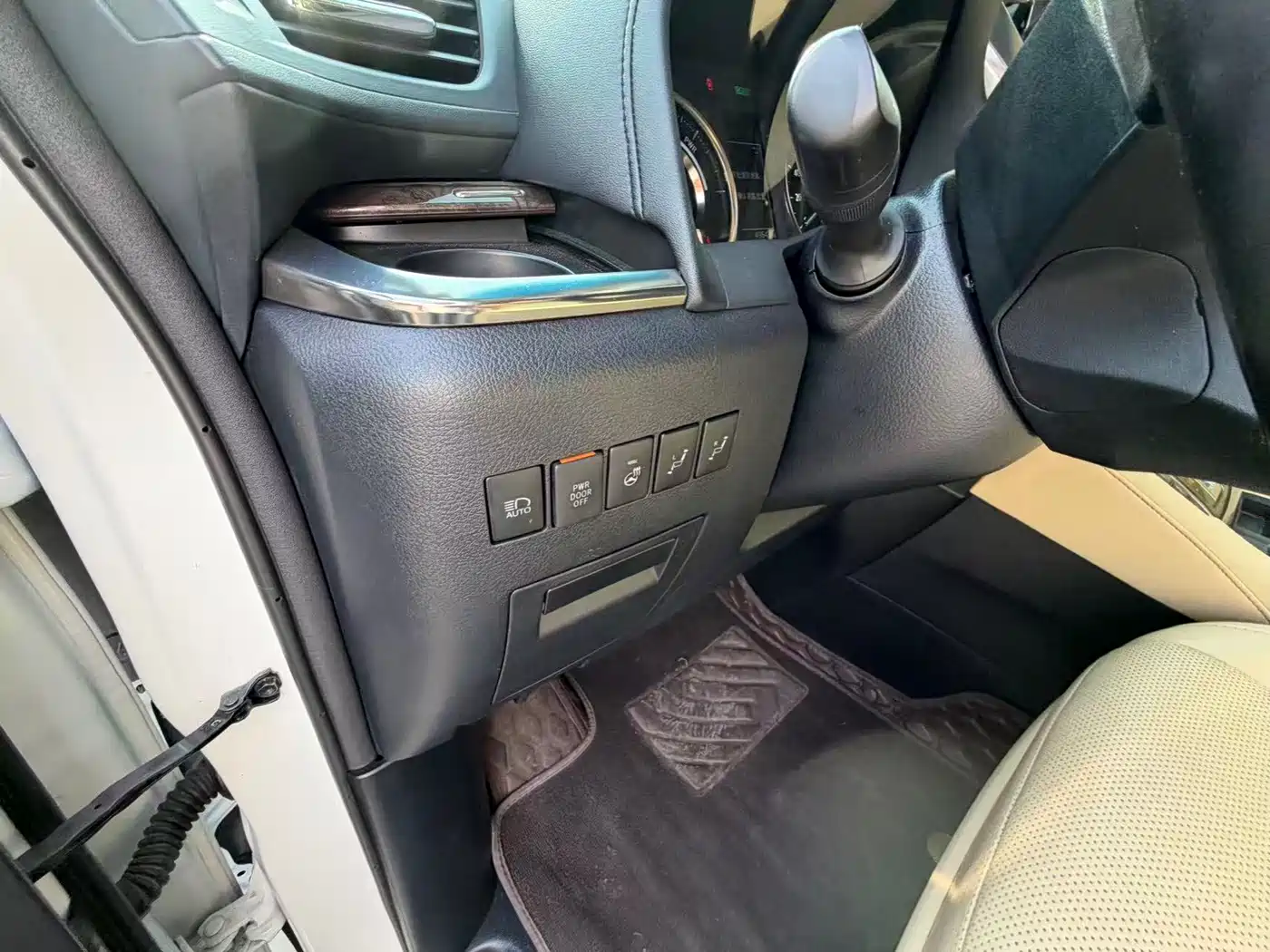 Toyota Alphard 2021 Hybrid 2.5L Premium фото 9