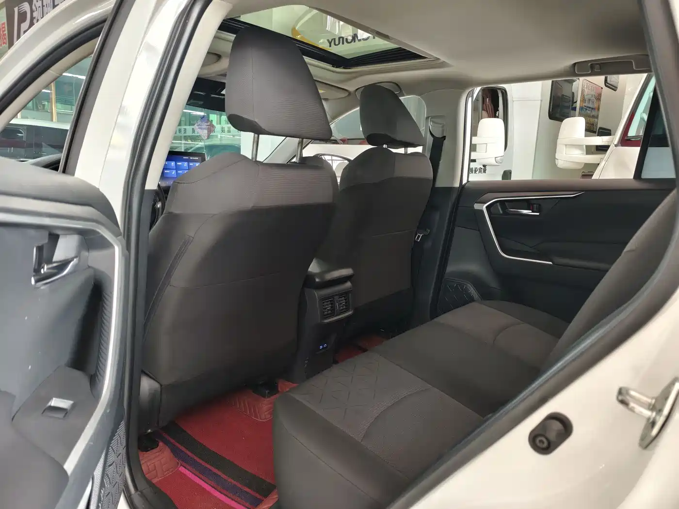 Toyota RAV4 Rongfang 2022 2.0L CVT 2WD Trend Edition фото 6