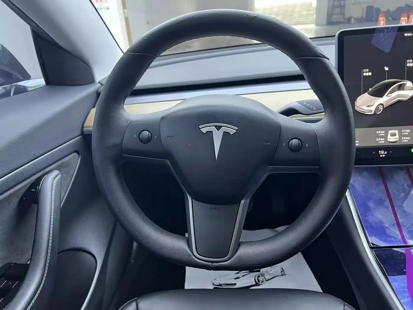 TESLA MODEL 3