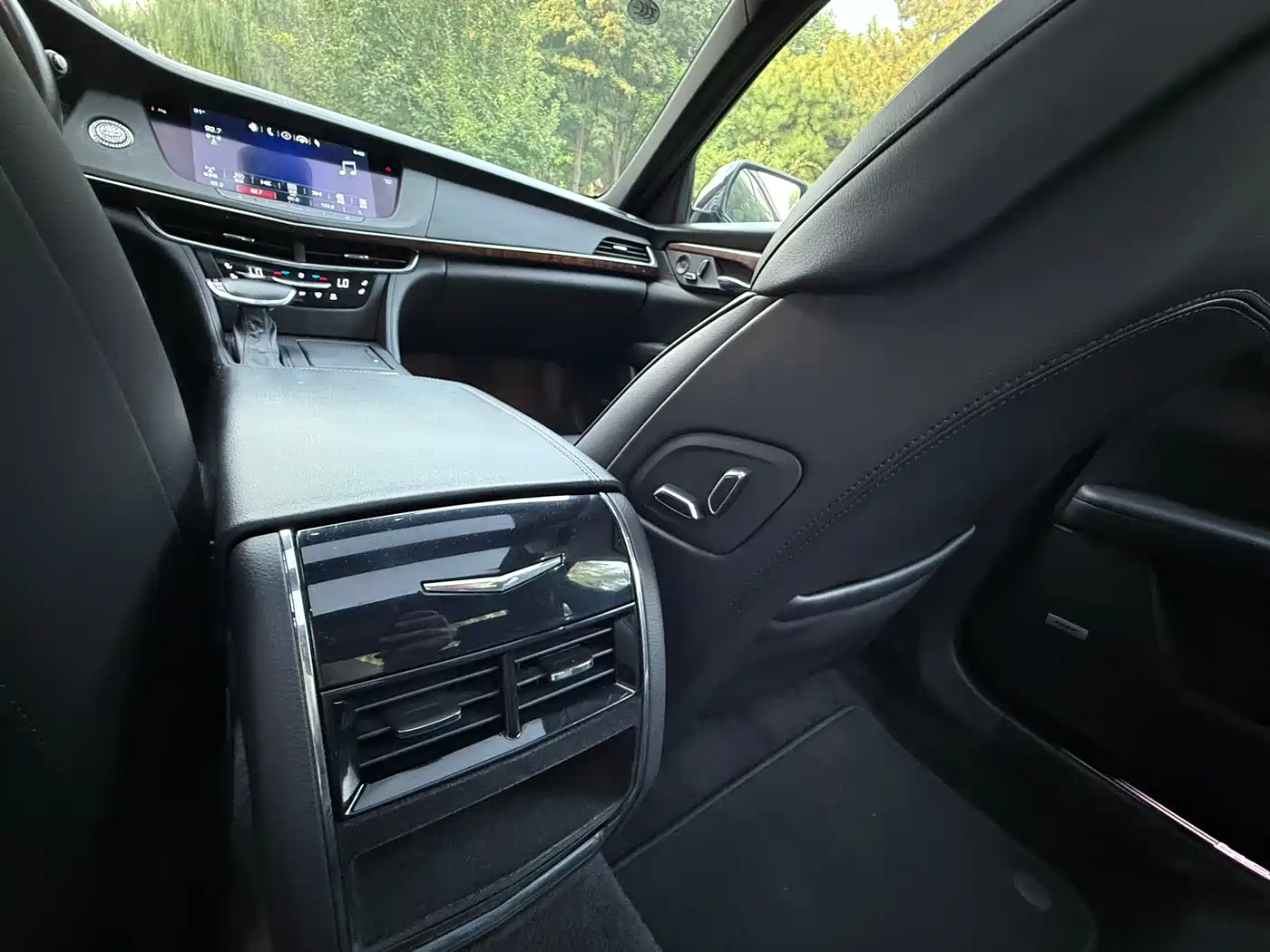 CADILLAC CT6 PLUG IN