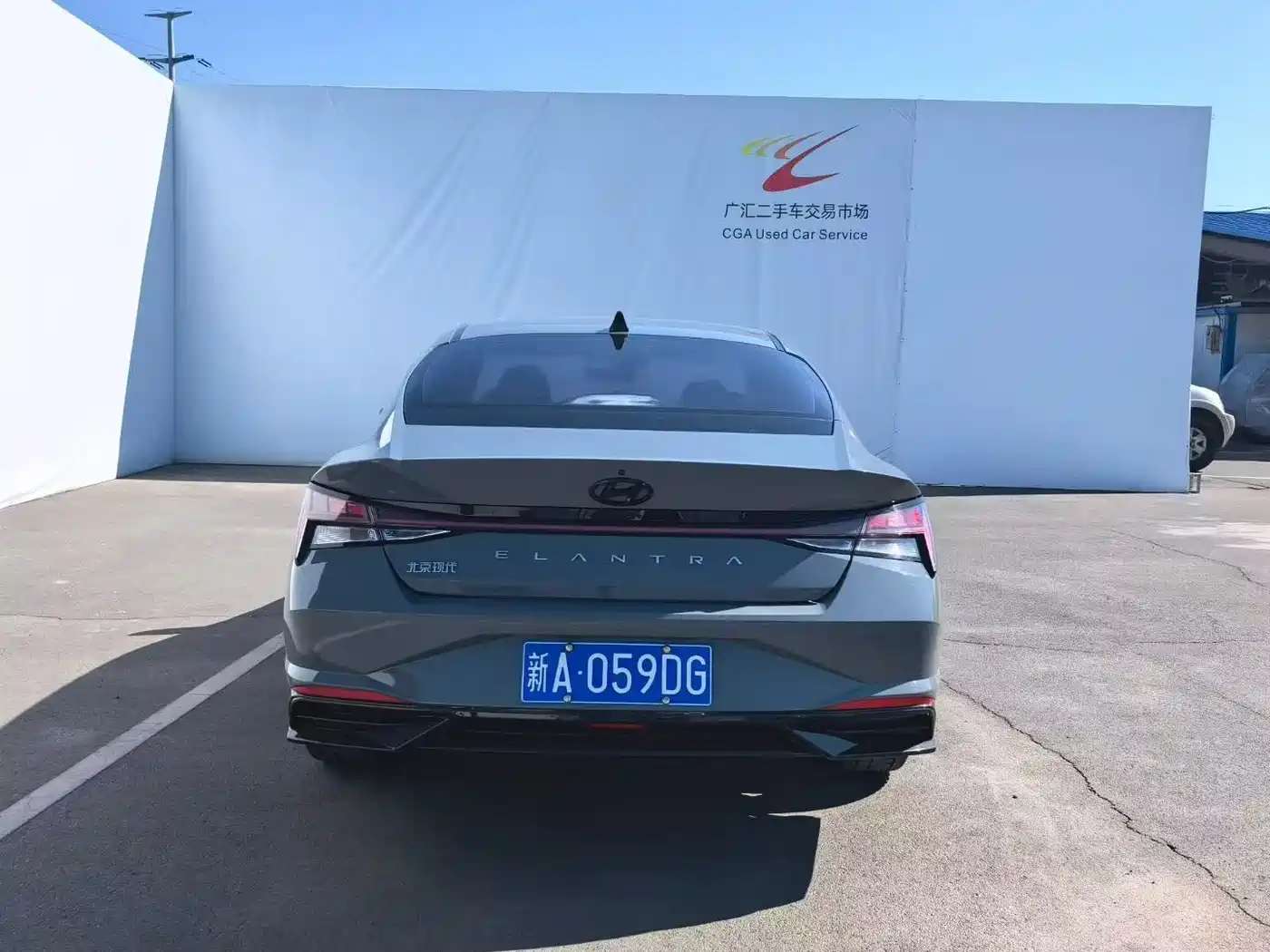 Hyundai Elantra 2021 1.5L CVT LUX Premium Edition фото 8