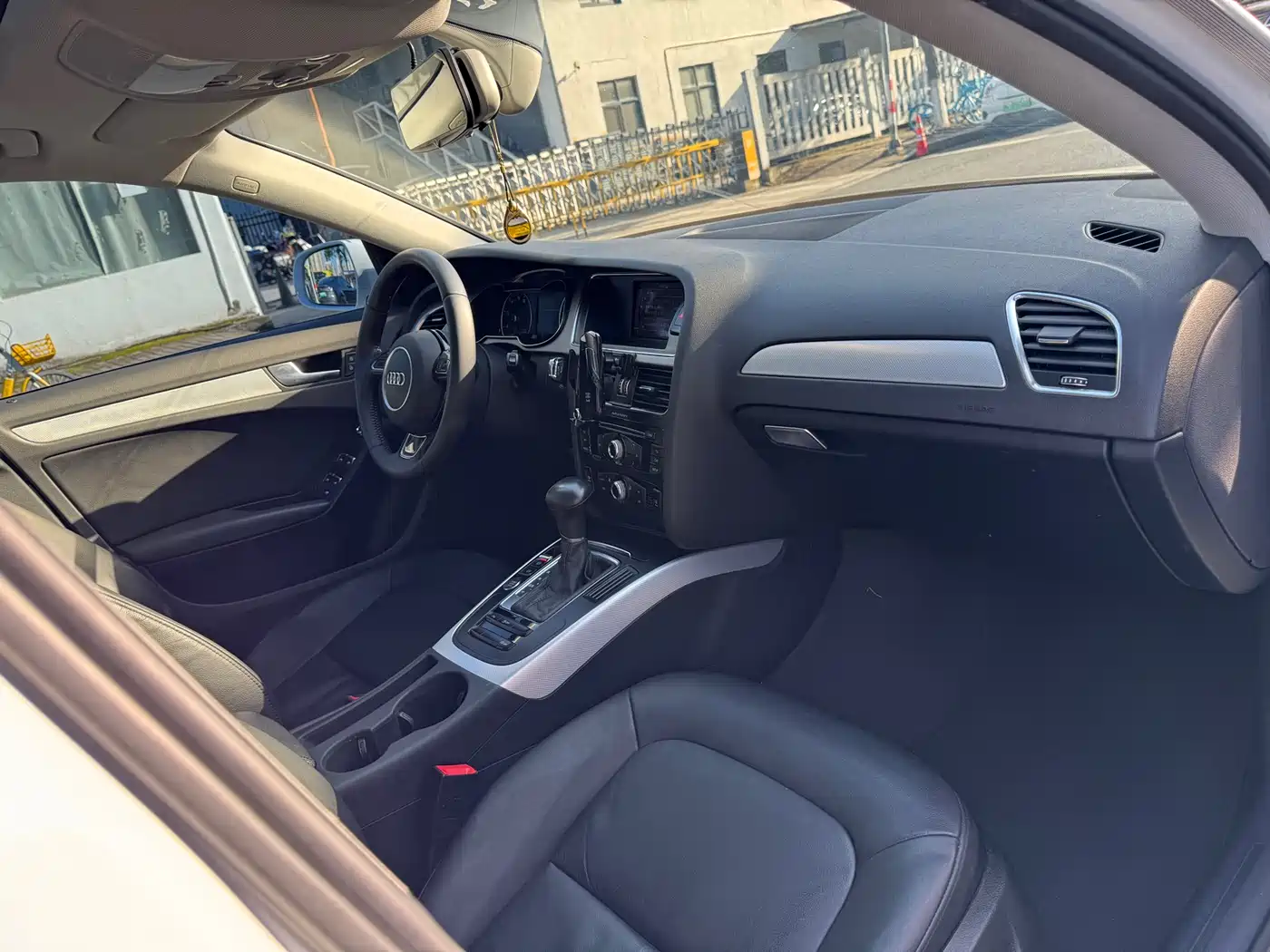 Audi A4L 2013 35 TFSI Automatic Standard фото 14