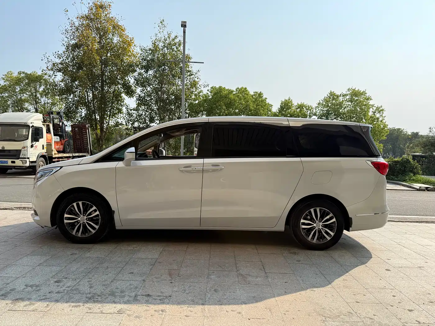 Buick GL8 2017 ES 28T Luxury China V фото 4