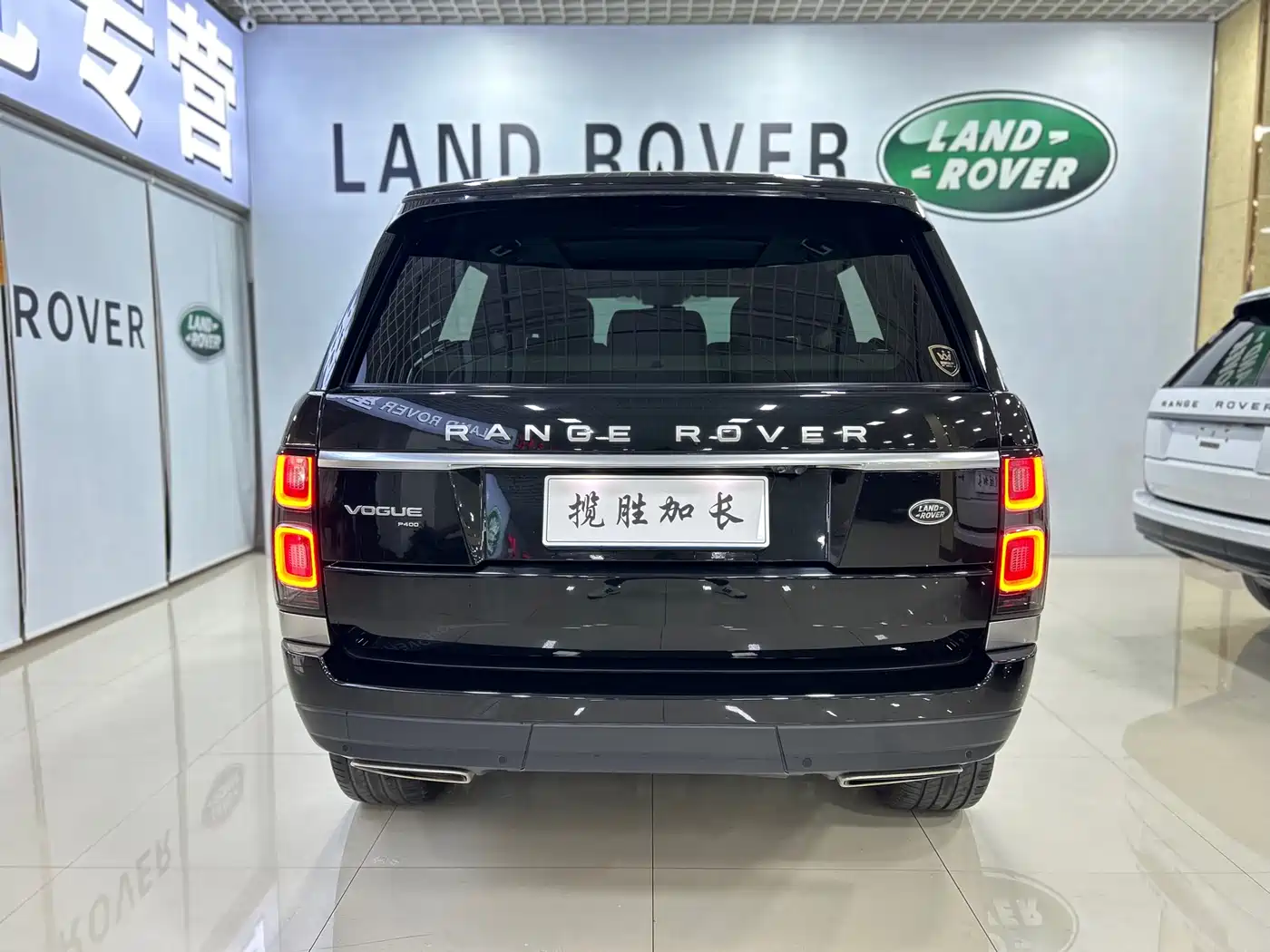 Land Rover Range Rover 2021 3.0 L6 Heritage Extended Classic Edition фото 42