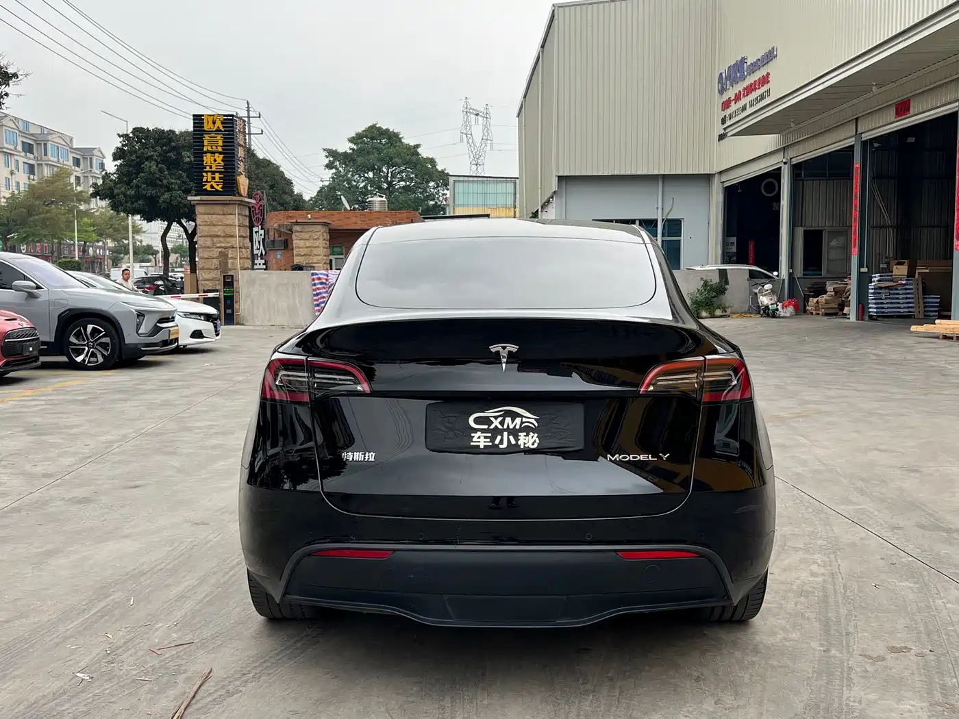 TESLA MODEL Y