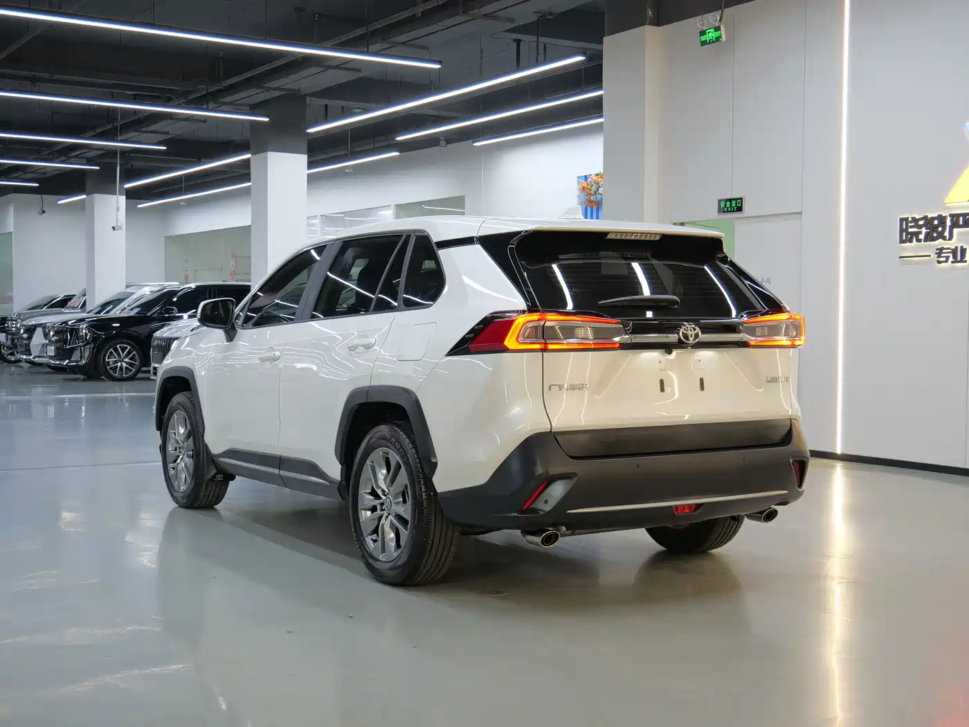 Toyota Wildlander 2023 2.0L CVT FWD Urban фото 7