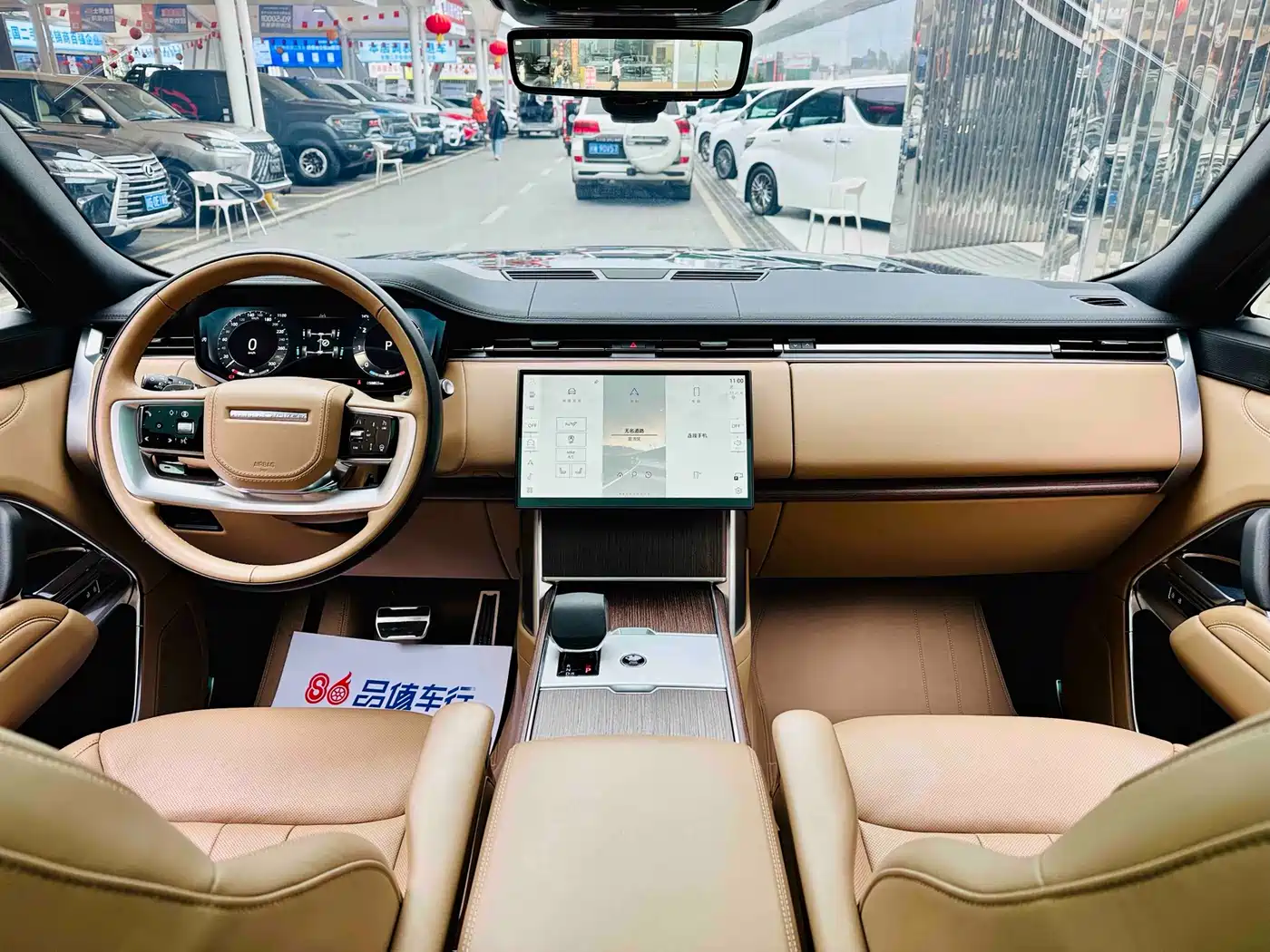 Land Rover Range Rover 2025 3.0 L6 400PS Genesis Extended Wheelbase фото 6