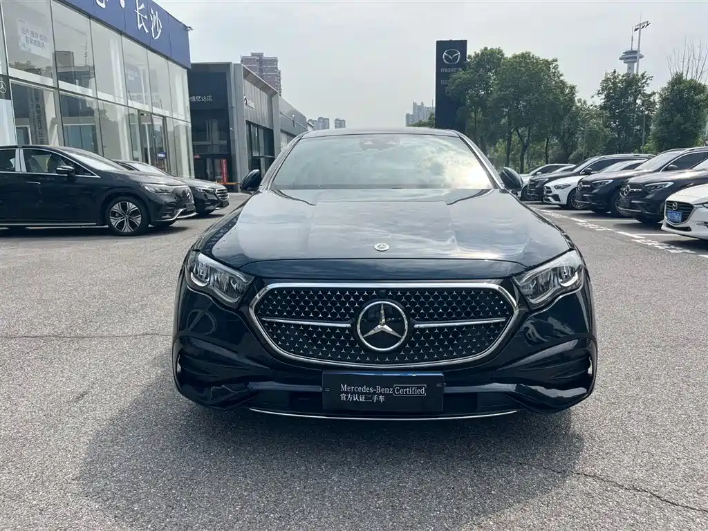 Фото 4 - Mercedes-Benz E-Class