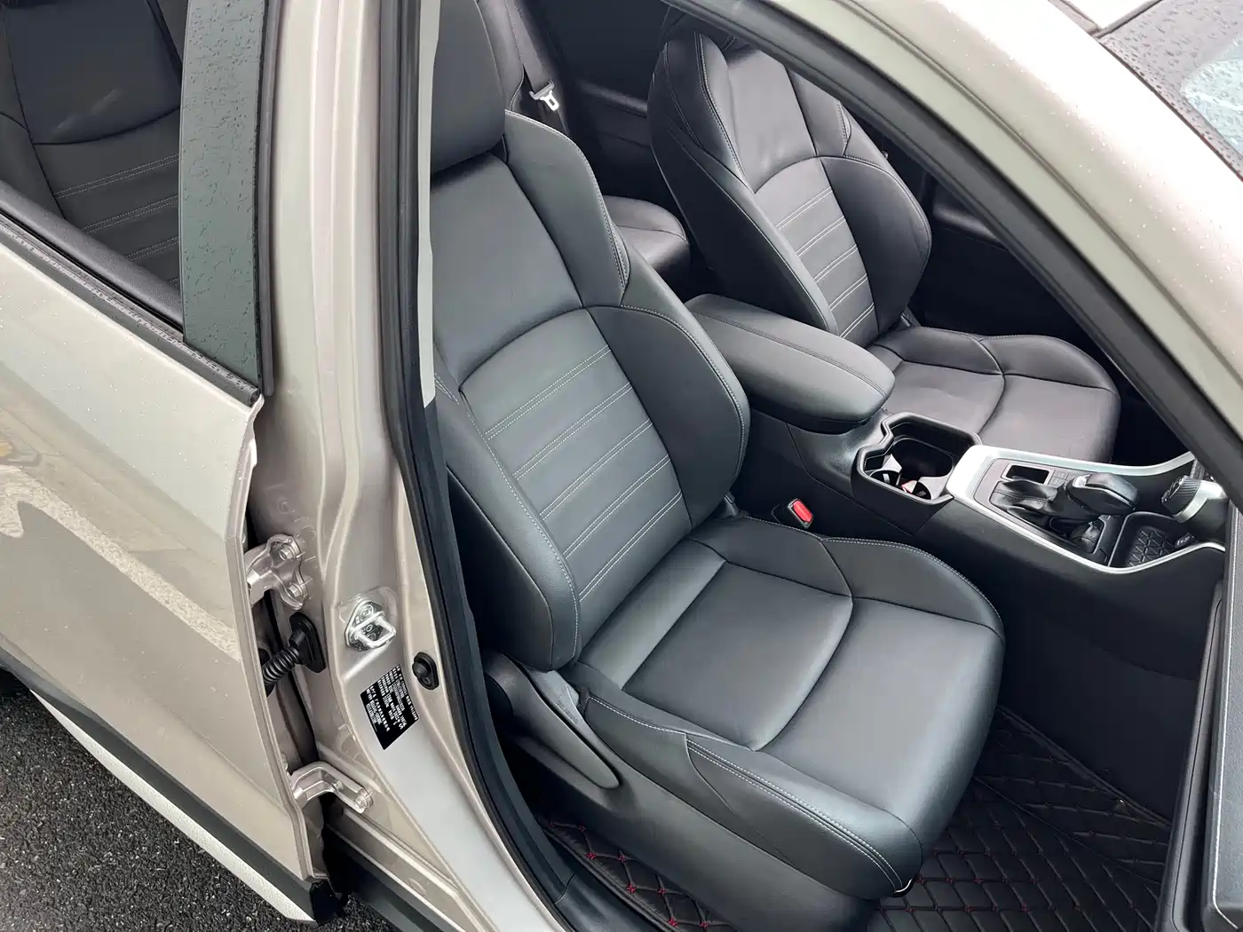 Toyota Wildlander 2022 2.0L CVT AWD Luxury PLUS Edition фото 17