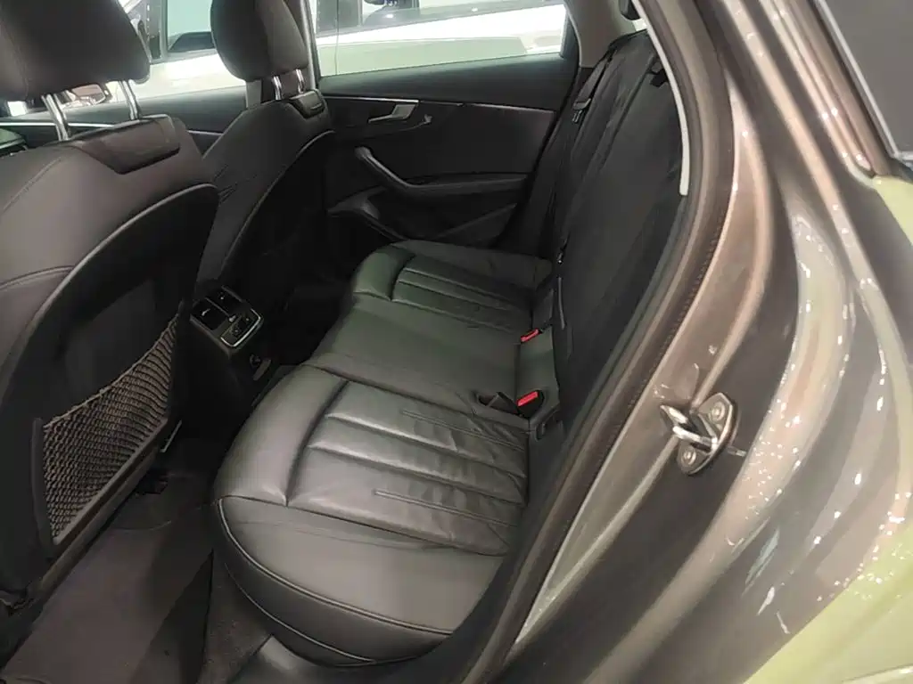 Фото 17 - Audi A4 (Import)