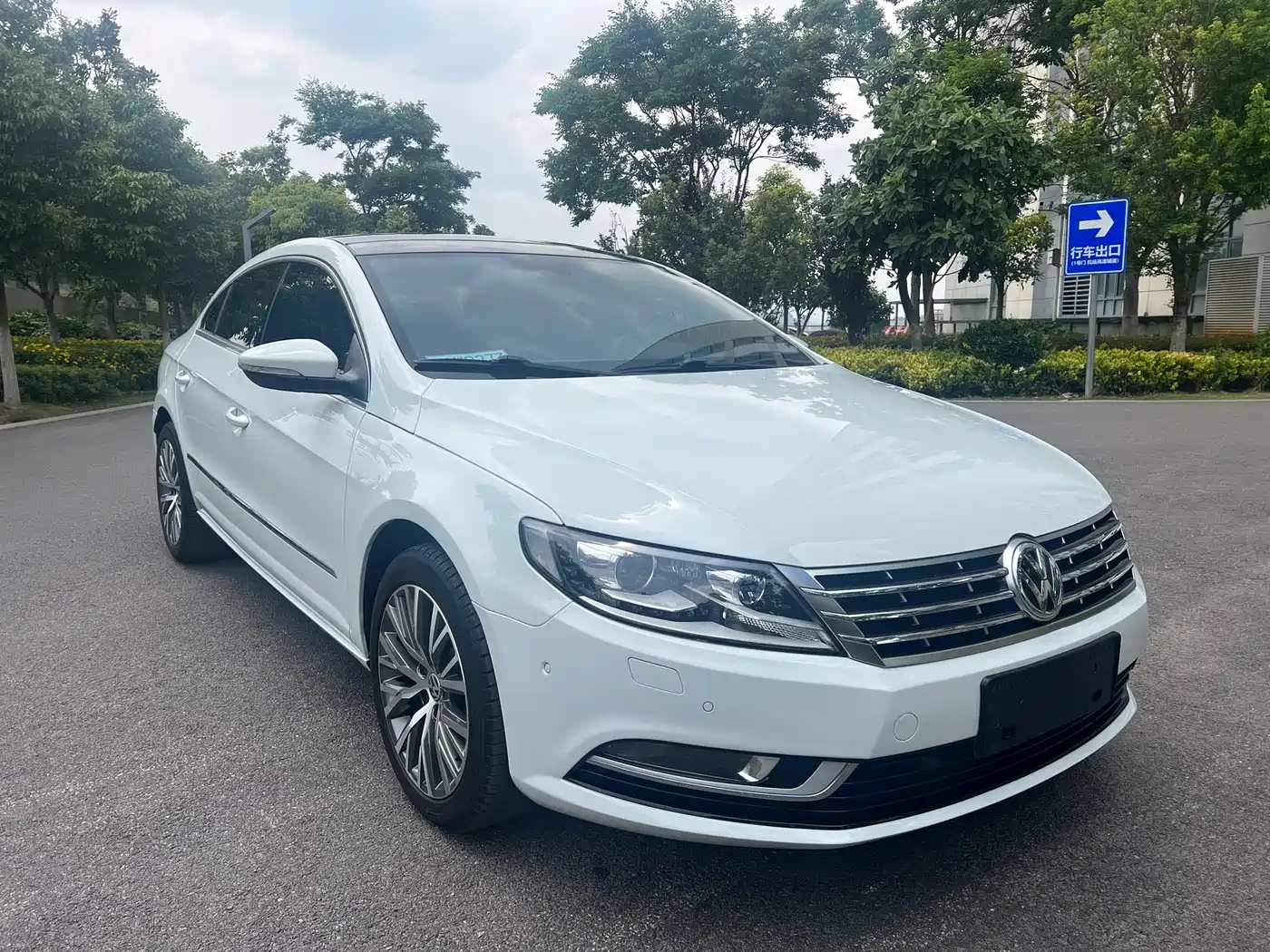 Volkswagen FAW-Volkswagen CC 2016 Model 1.8TSI Premium фото 3