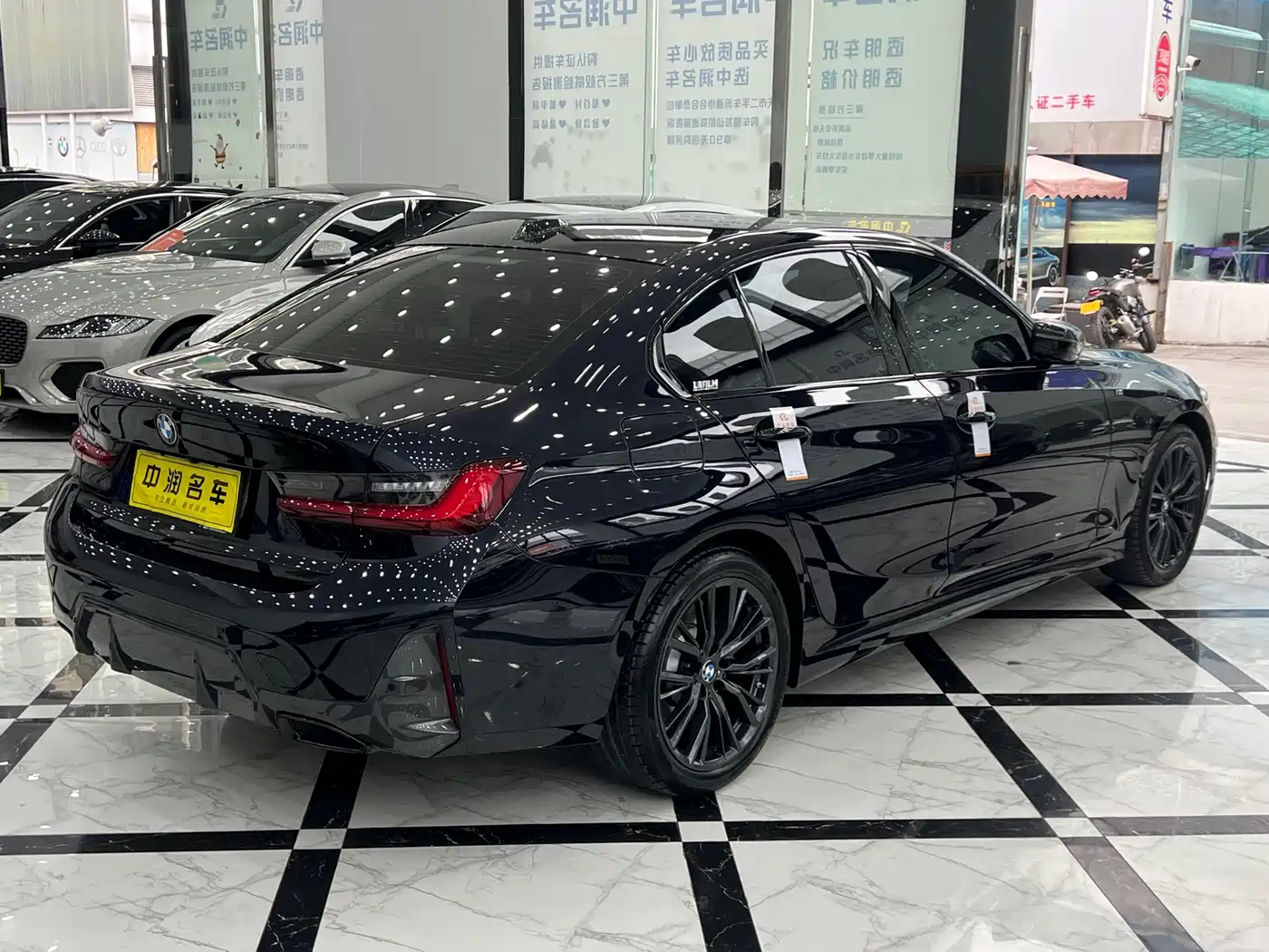 BMW 3 Series 2024 330i M Sport Shadowline Package фото 13